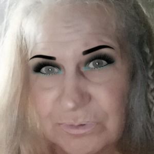 Meet your Posher, Deedee